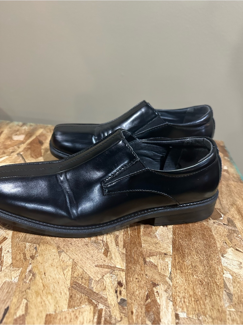 Deer Stags Black Slip-On Leather Loafers